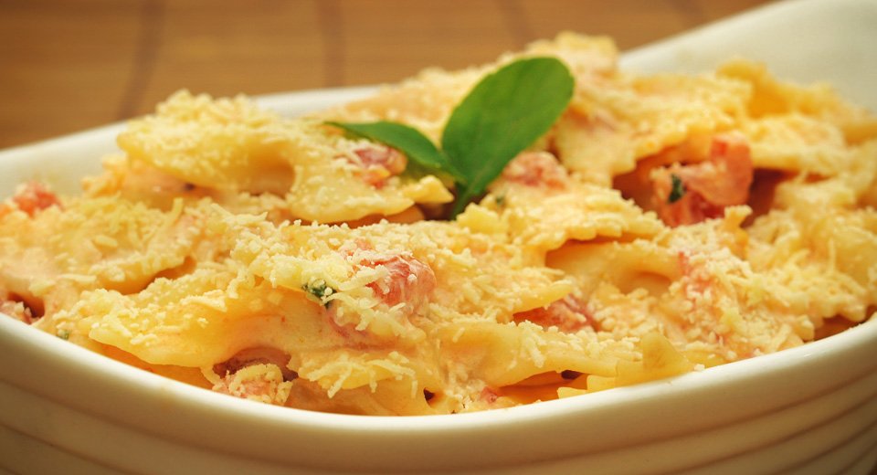 foto da receita Farfalle com tomate e alho poró