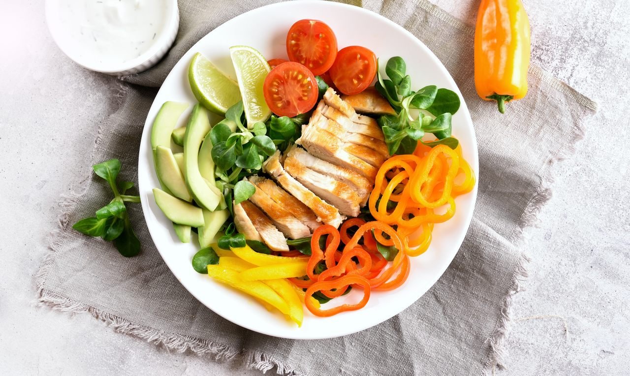 foto da receita Salada de folhas com frango