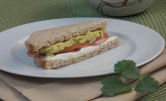 foto da receita Sanduíche integral com guacamole