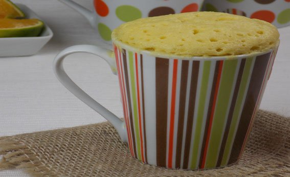 foto da receita Bolo de laranja na caneca