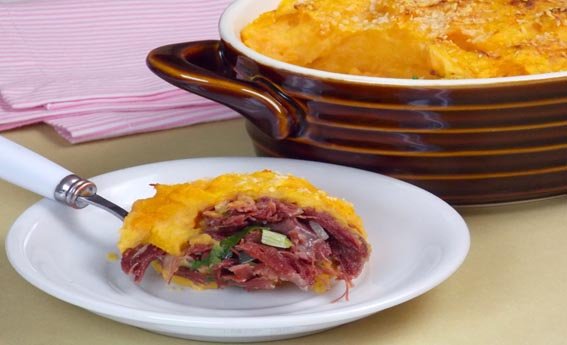 foto da receita Escondidinho de carne seca com purê de mandioca e cenoura