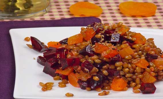 foto da receita Trigo com beterraba,  damasco e toque de erva-doce