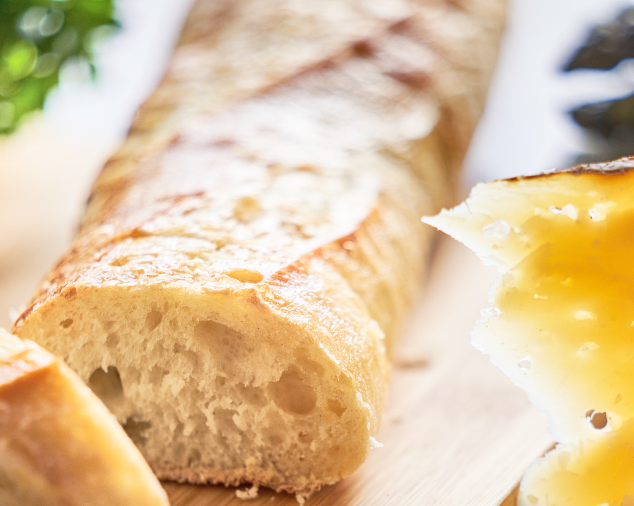 foto da receita Baguete com queijo e ervas finas