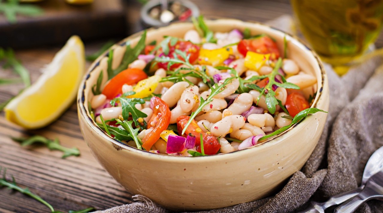 foto da receita Salada de feijão branco e tomate