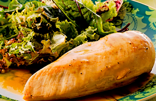 foto da receita Frango grelhado com suco de maçã e salada verde