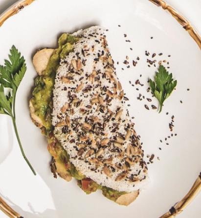 foto da receita Tapioca com frango e guacamole