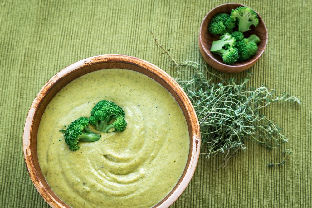 foto da receita Sopa detox de brócolis e mandioca