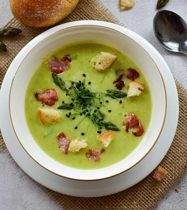 foto da receita Caldo de abóbora com espinafre 