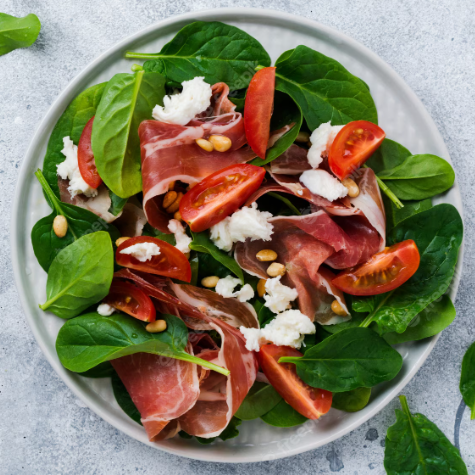 foto da receita Salada espinafre,  tomate cereja e muçarela