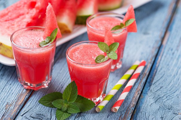 foto da receita Suco bronzeador melancia,  caju e hortelã