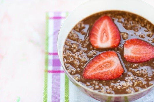 foto da receita Mingau de chocolate com morango fit