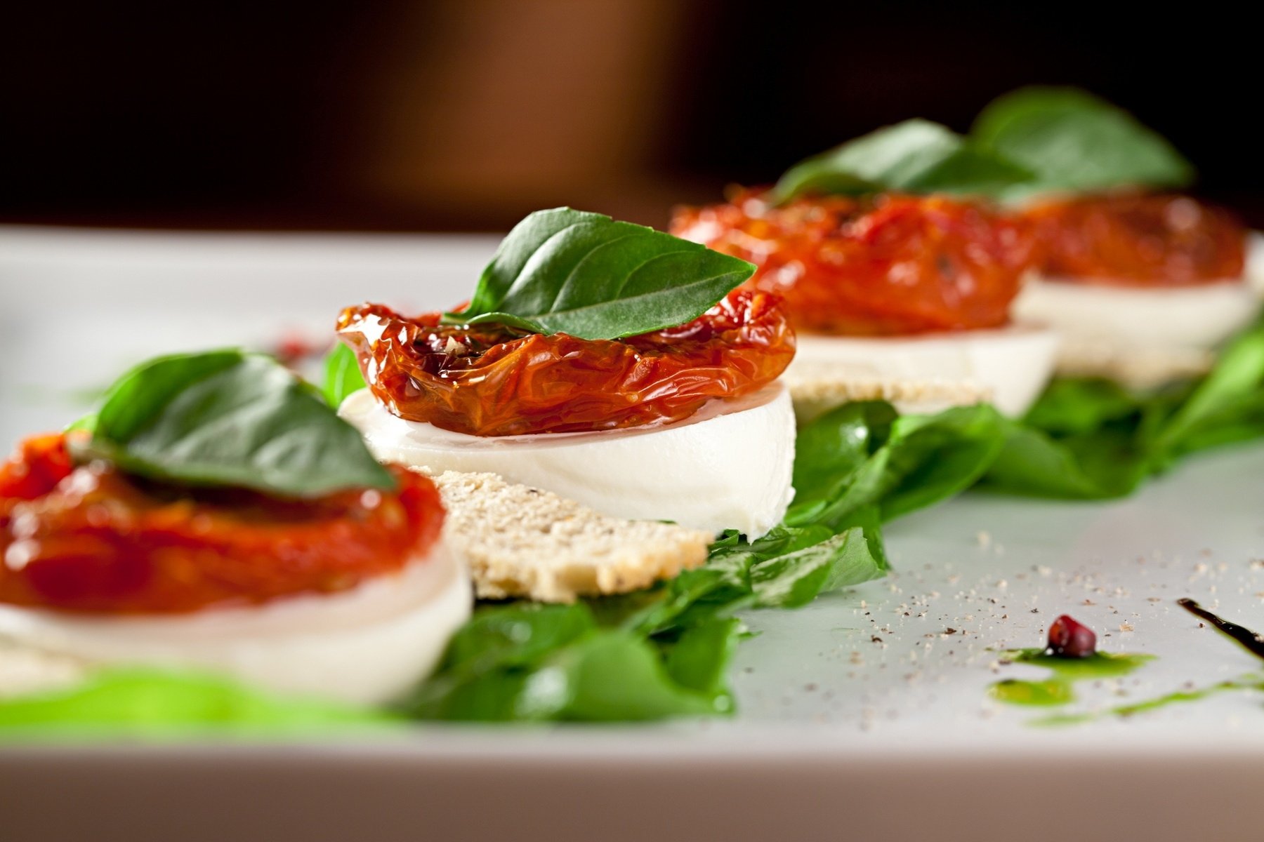 foto da receita Salada caprese com tomate seco e rúcula