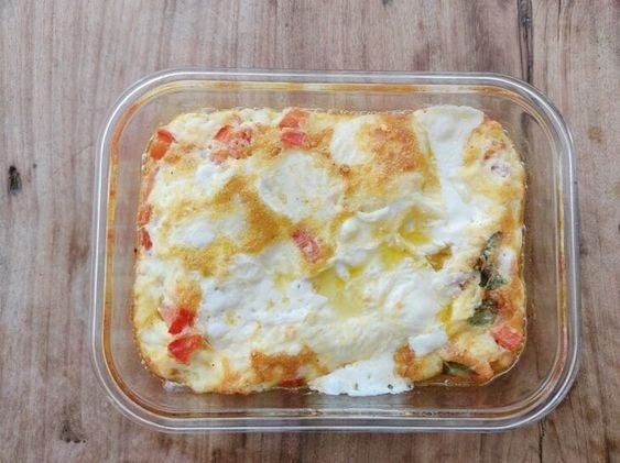 foto da receita Omelete de forno com muçarela e tomate