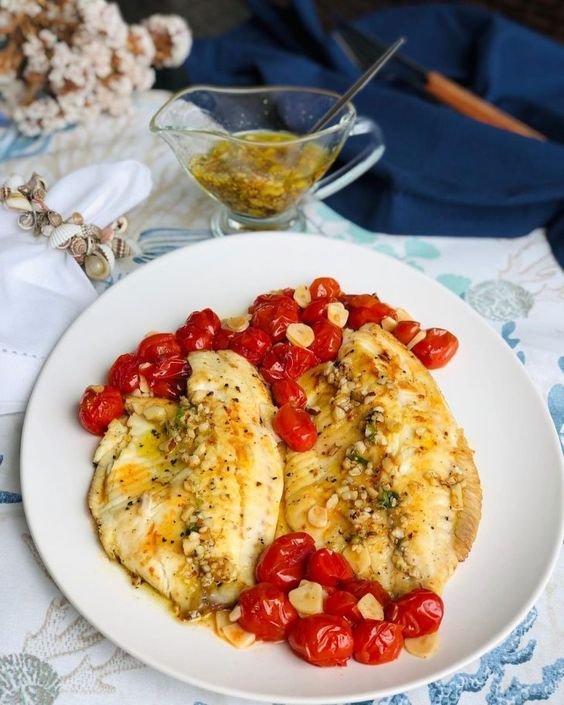 foto da receita Filé de tilápia grelhado com tomate