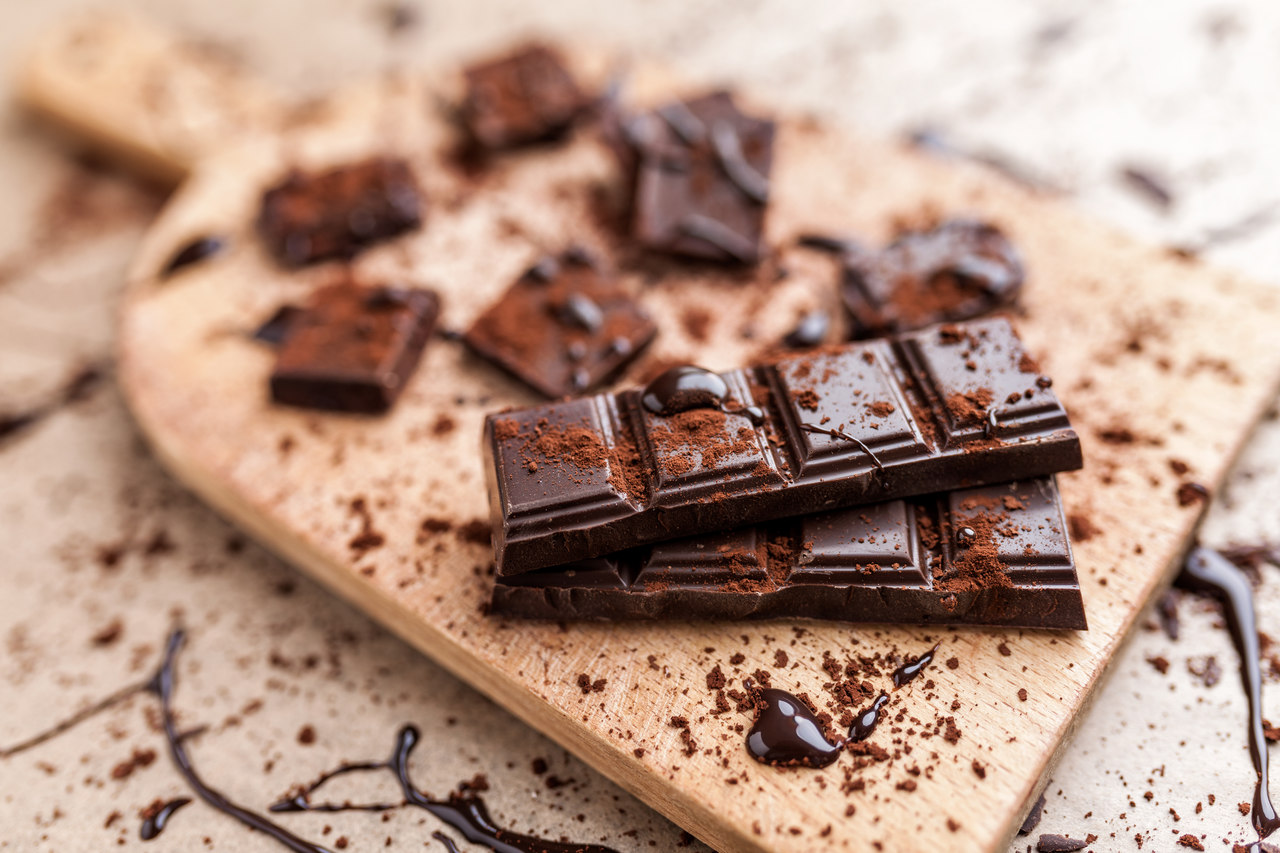 Chocolate amargo: Benefícios e como incluir na dieta