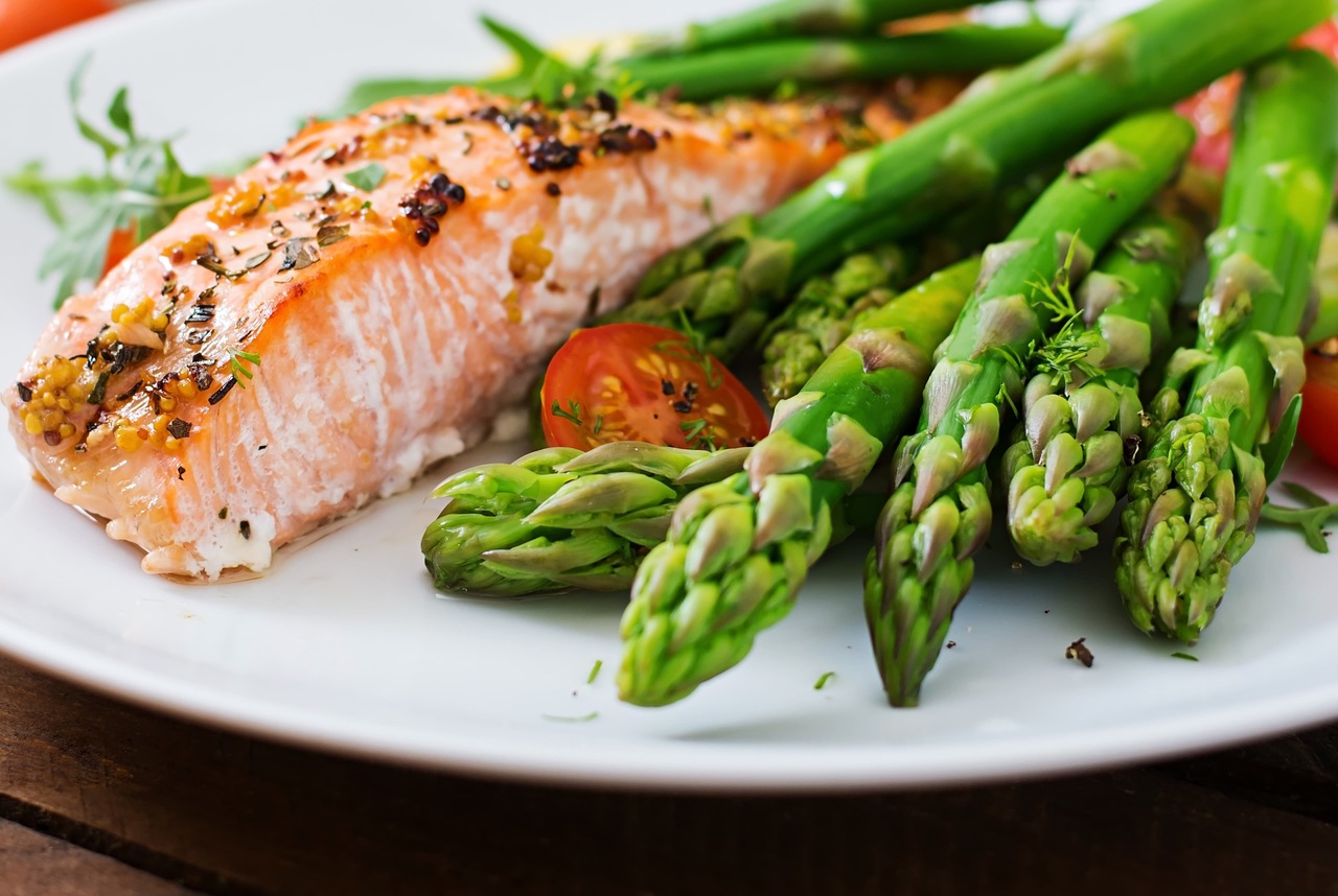 Receita de papilote de salmão com legumes