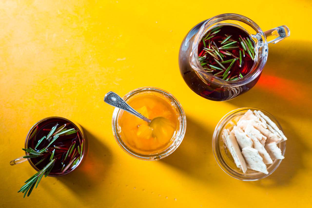 Chá de alecrim emagrece? É diurético?