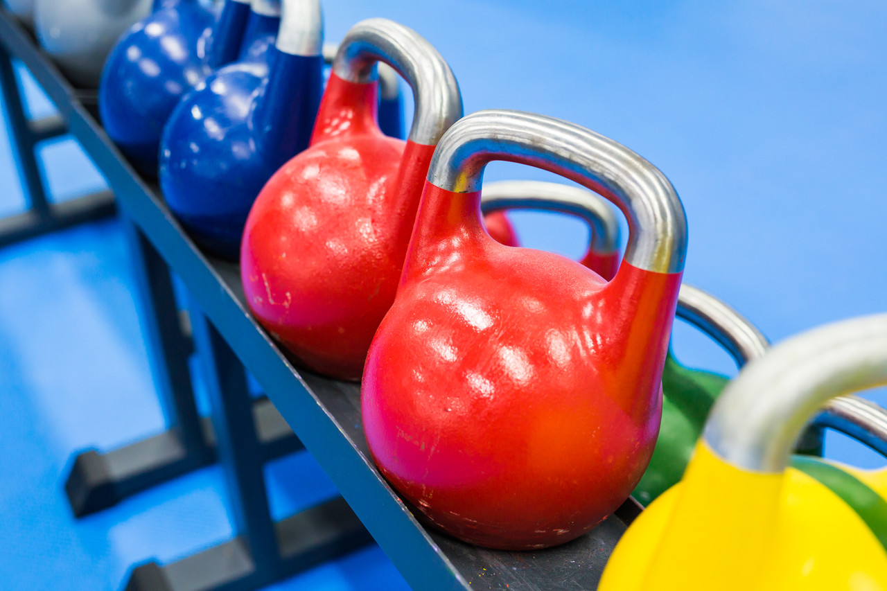 Kettlebell: O que é, benefícios e exercícios