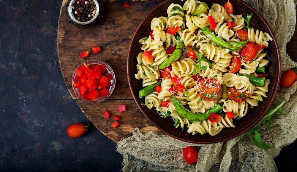Receita de salada de fusilli vegana