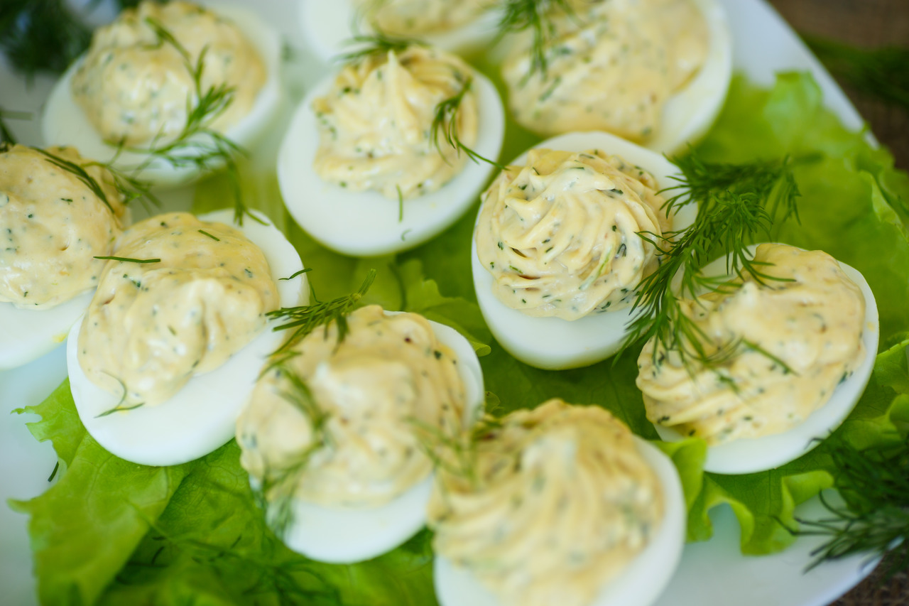 Receita de ovos recheados com creme de gorgonzola