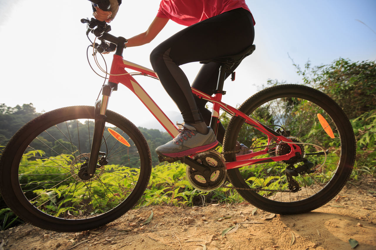 Dicas para pedalar sem sentir dores no joelho