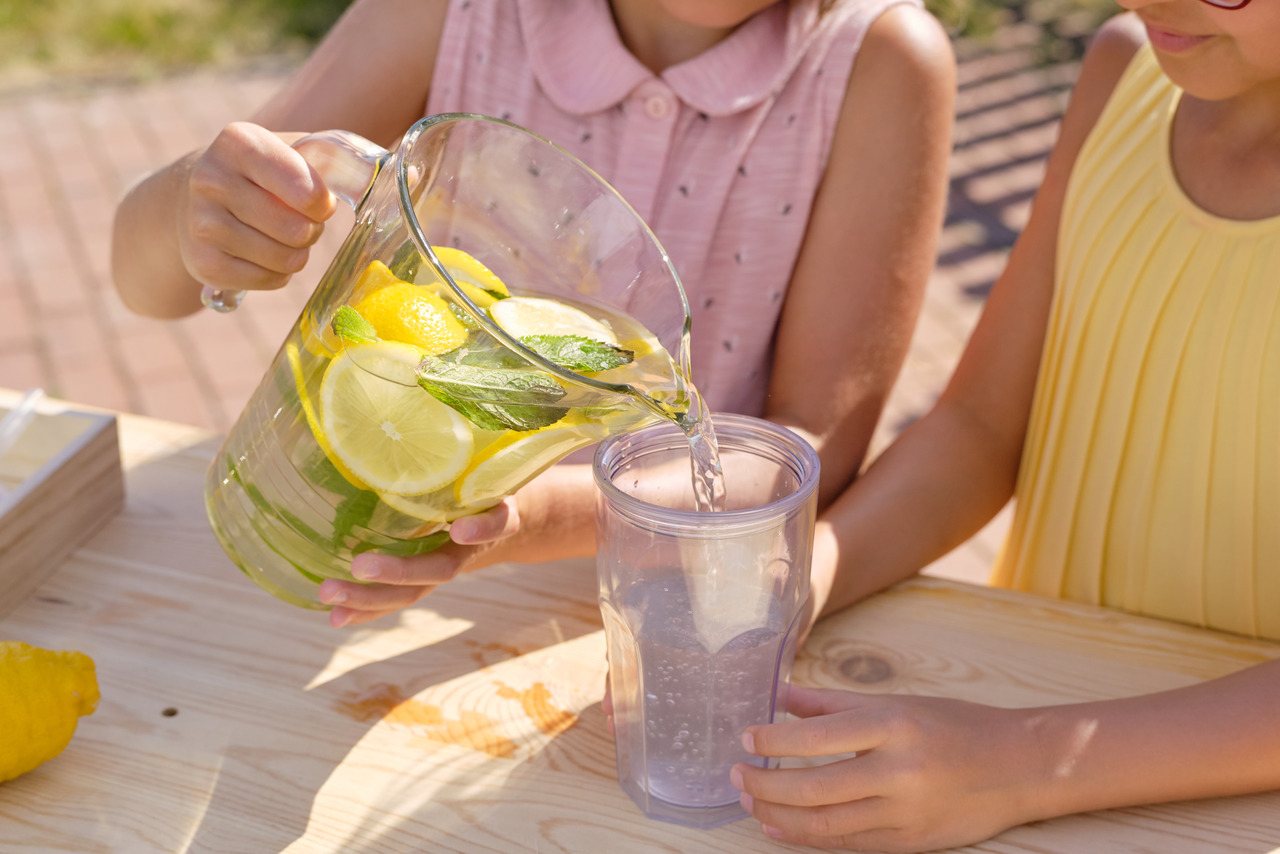 Mancha de limão na pele: Como prevenir e outras frutas que não combinam com o sol