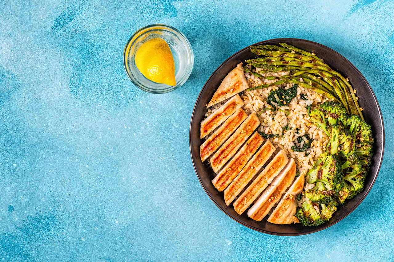 Receita de arroz integral com brócolis, maçã e castanha