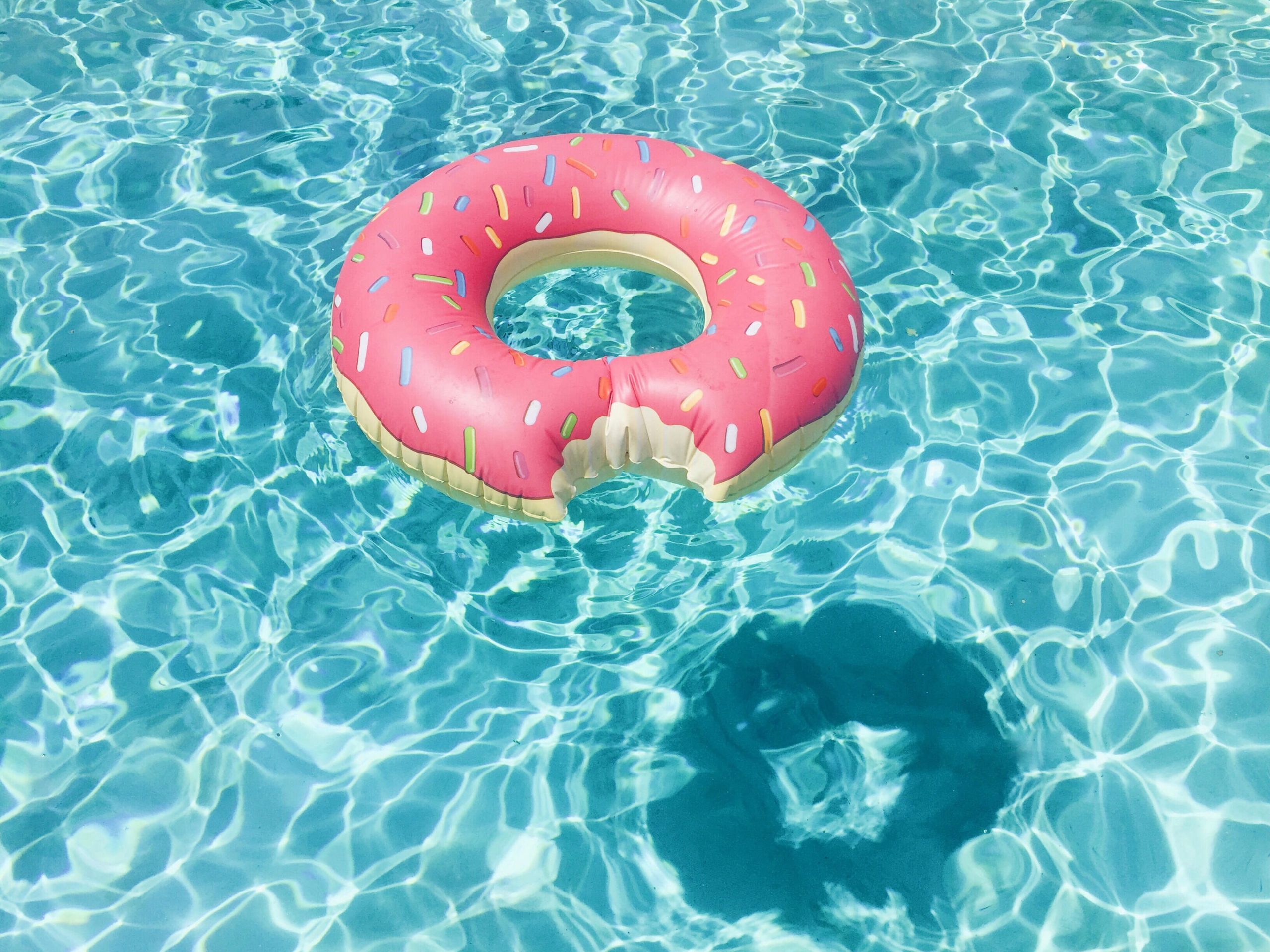 Piscina com água parada é um perigo para a saúde