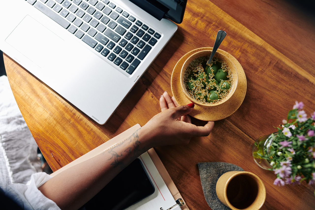 Como manter a dieta voltando ao trabalho presencial