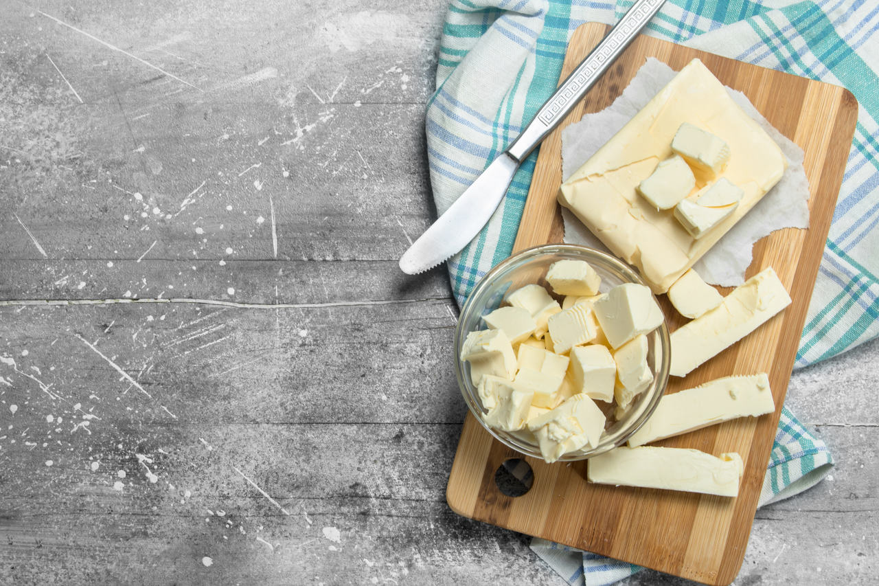 A manteiga deve ficar dentro ou fora da geladeira?