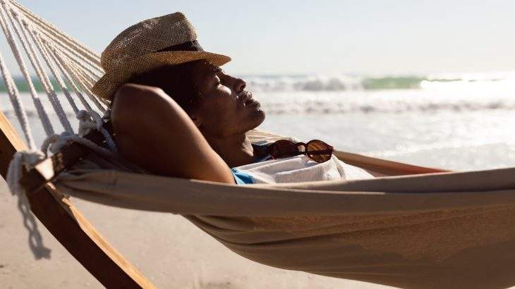 sono e cansaço na praia