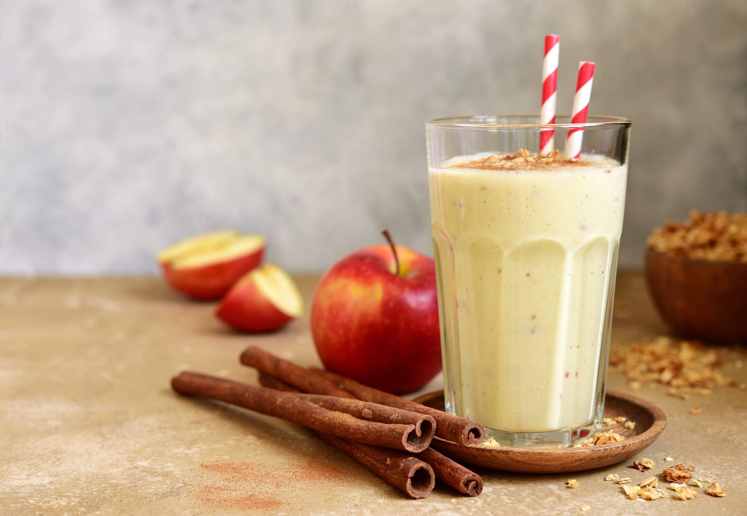 Suco de maçã com aveia emagrece? Desincha?