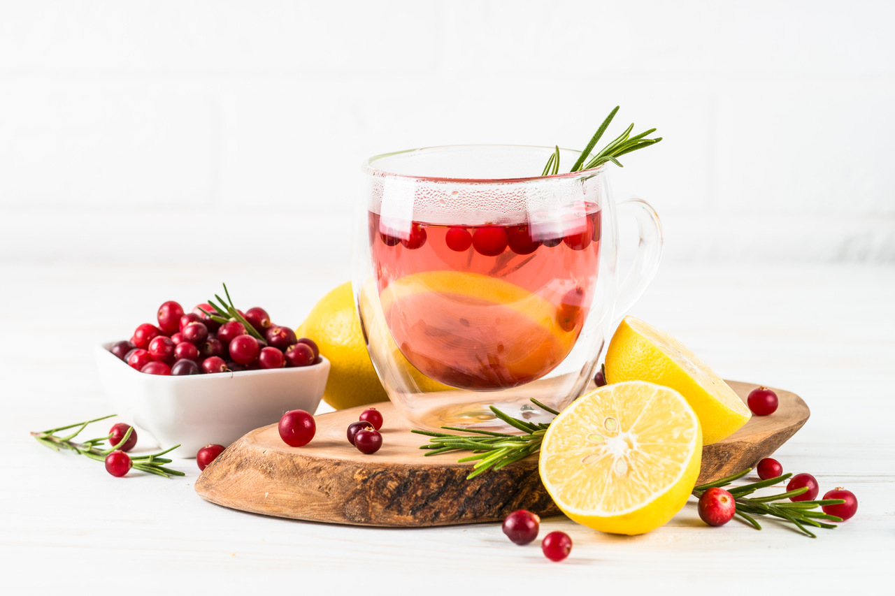 Chás para infecção urinária: confira receitas com cranberry