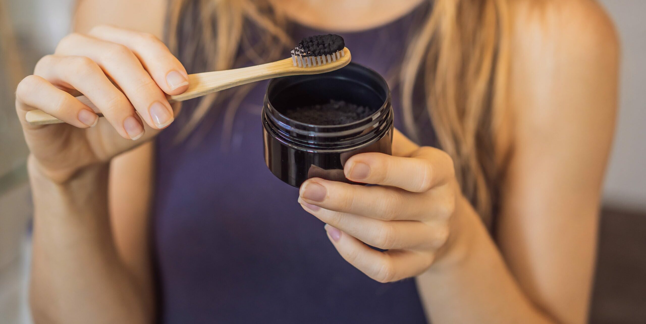 Clareamento dental com produtos caseiros do TikTok é reprovado em estudo