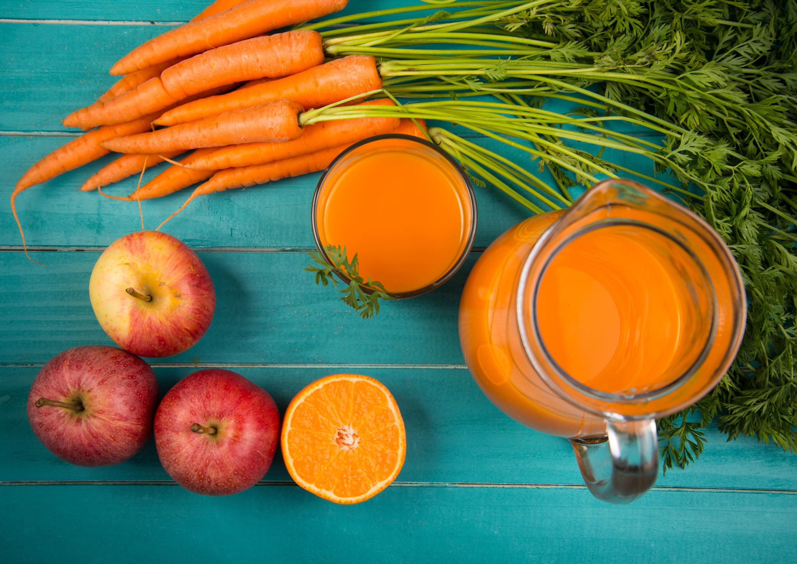 Suco de maçã com cenoura emagrece? Saiba mais sobre a bebida