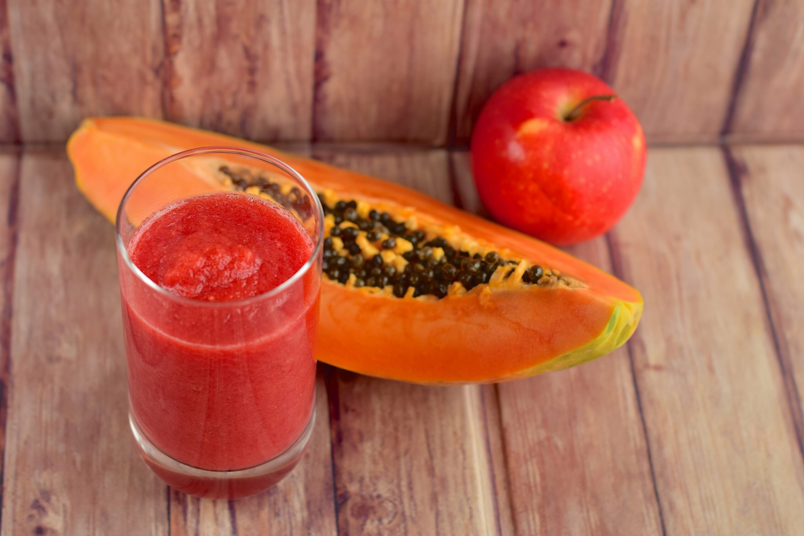 Suco de maçã com mamão emagrece? É detox?