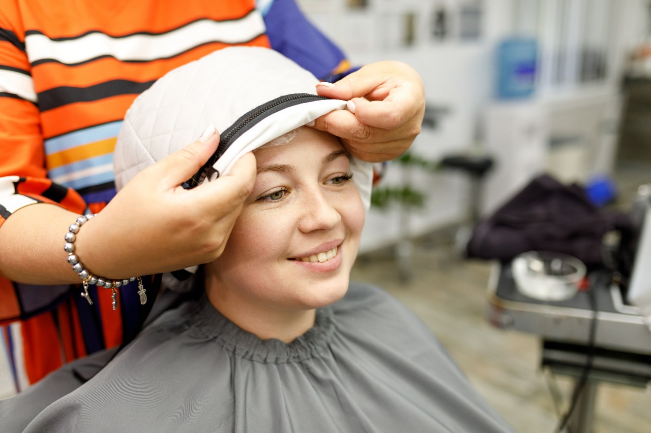 Touca térmica: como usar e hidratar o cabelo com o acessório