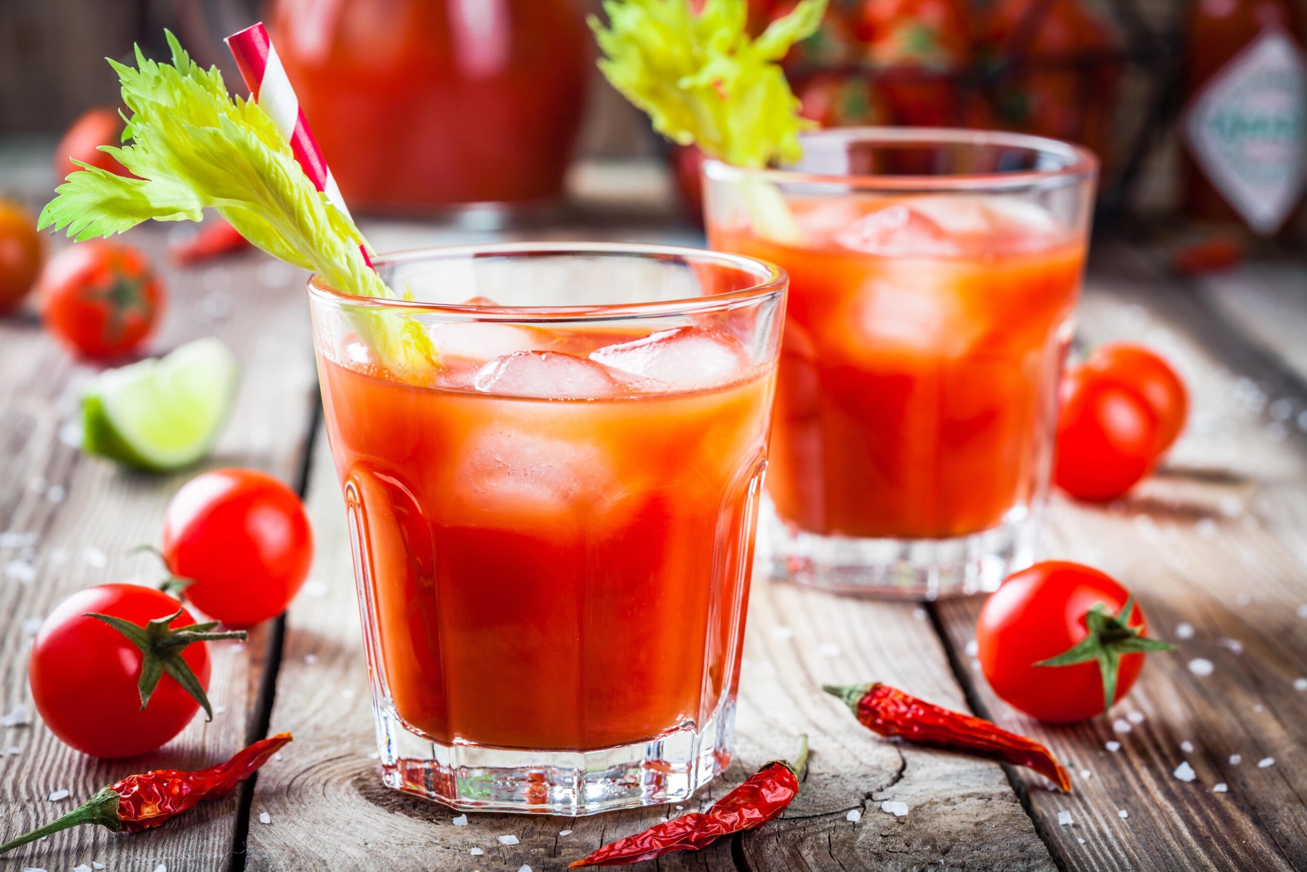 Suco de tomate com limão emagrece? Saiba mais sobre a bebida