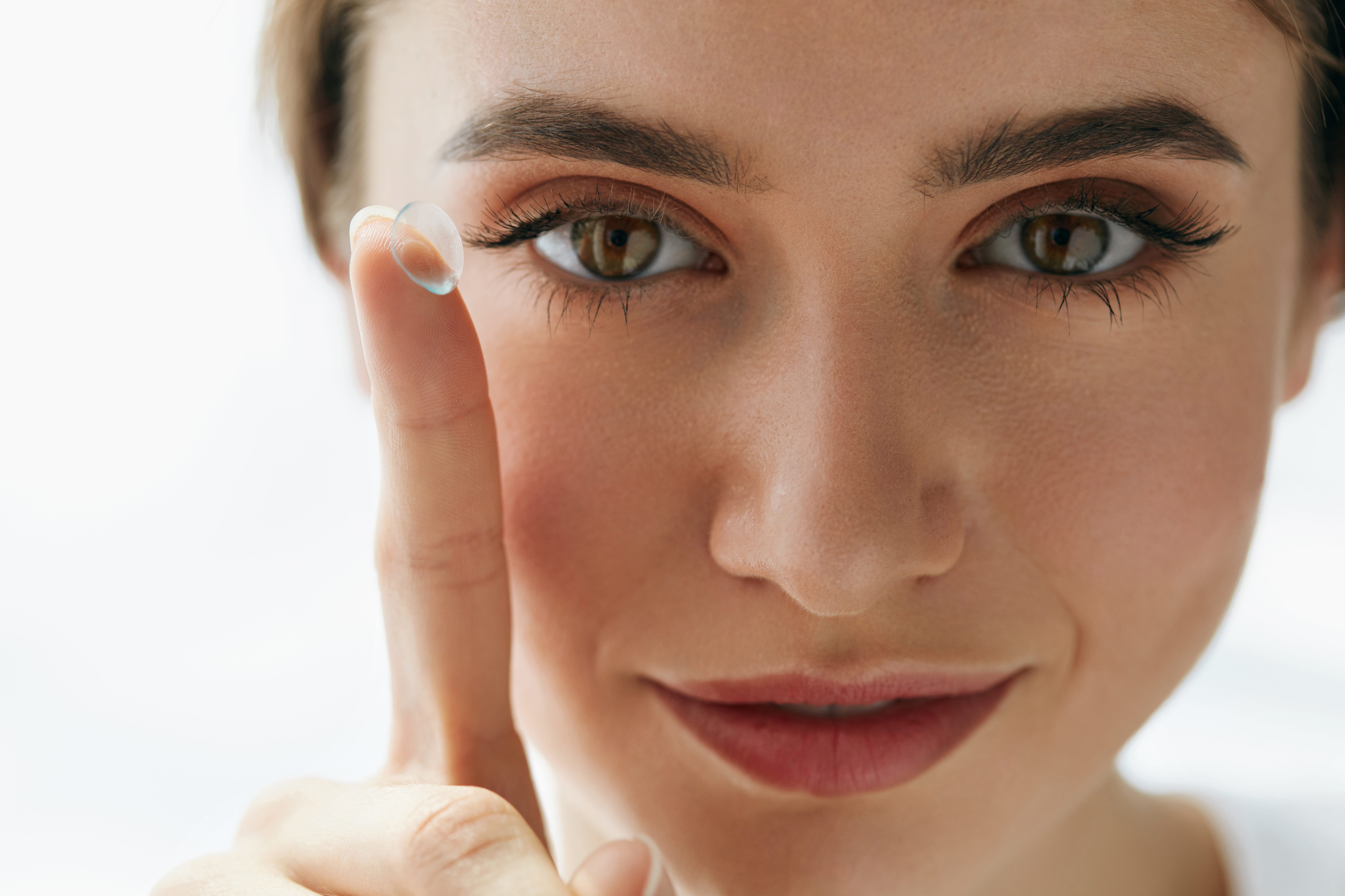 Dormir com lentes de contato: quais os riscos?