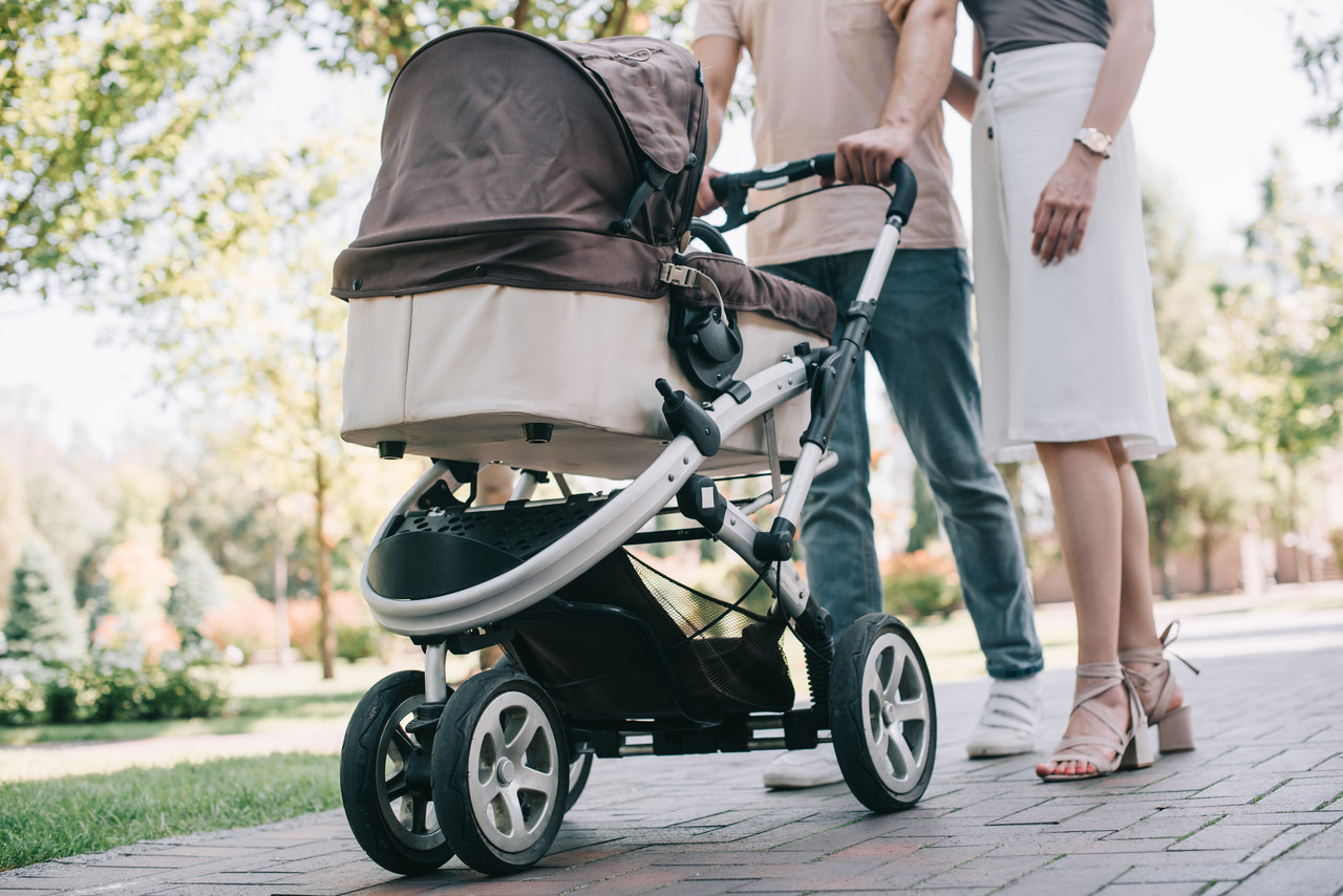 O carrinho de bebê também precisa ser limpo. Veja como higienizar