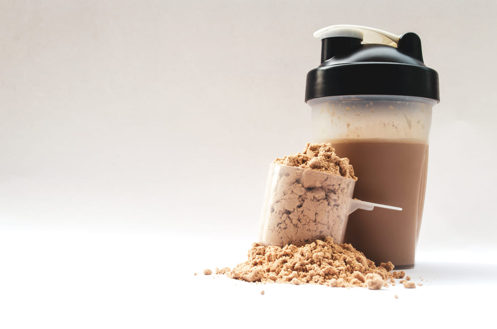 Whey Protein dá espinha? Saiba se é mito ou verdade