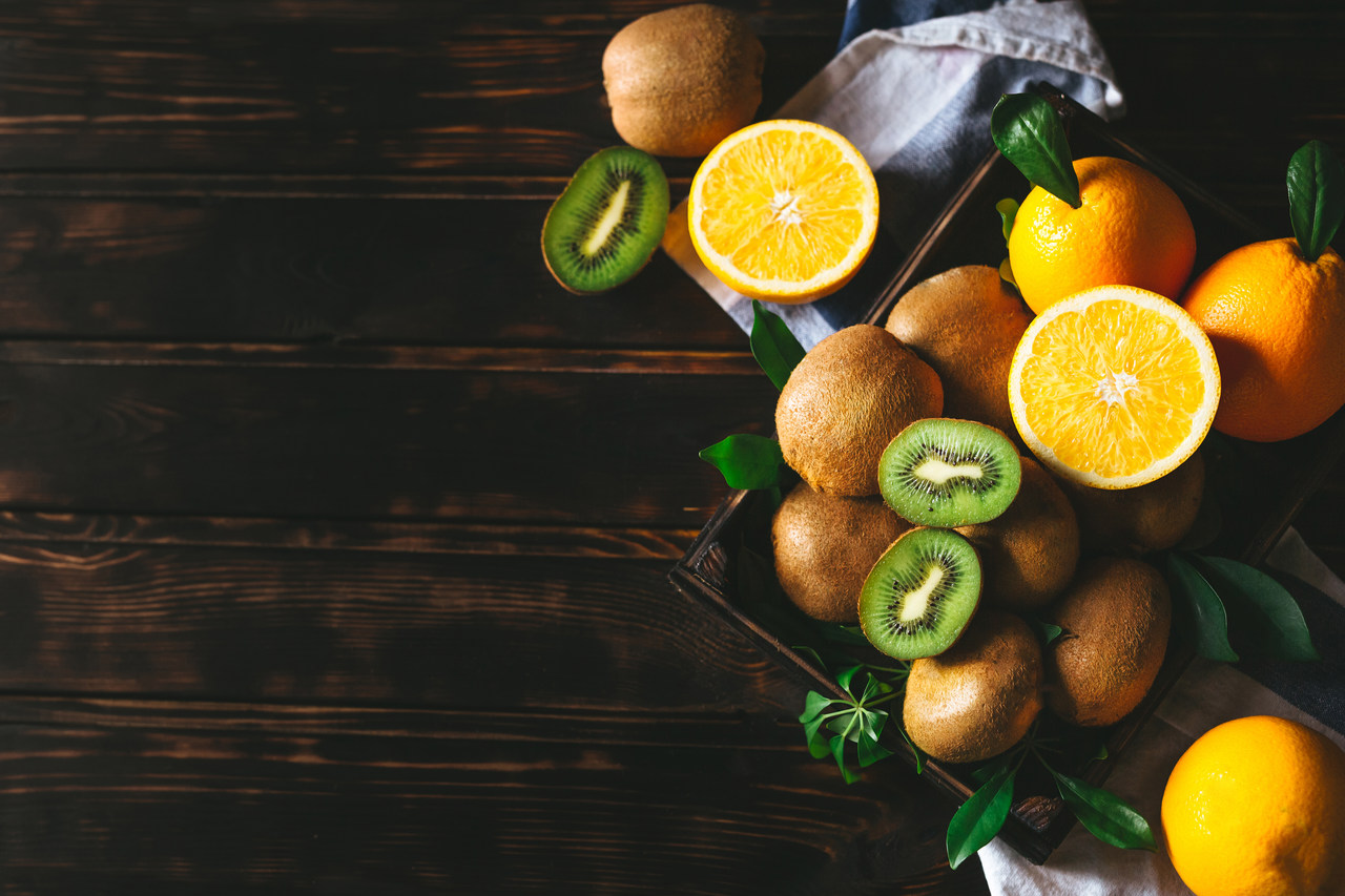 Suco de kiwi com laranja emagrece? Conheça a bebida