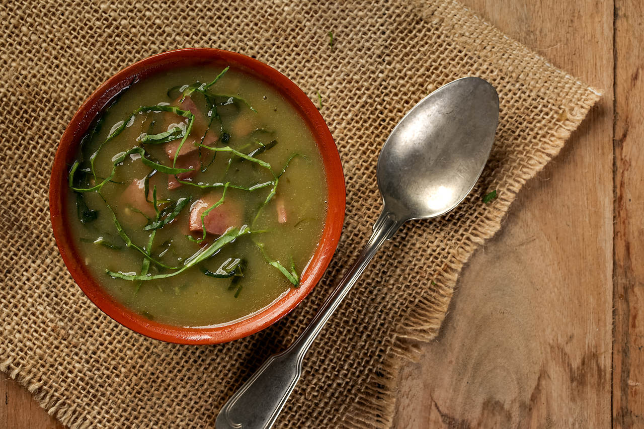 Caldo verde light é rico em nutrientes e perfeito para a sua festa junina!